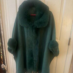 Black Suede Cape with Faux Fur Trim – Elegant & Cozy